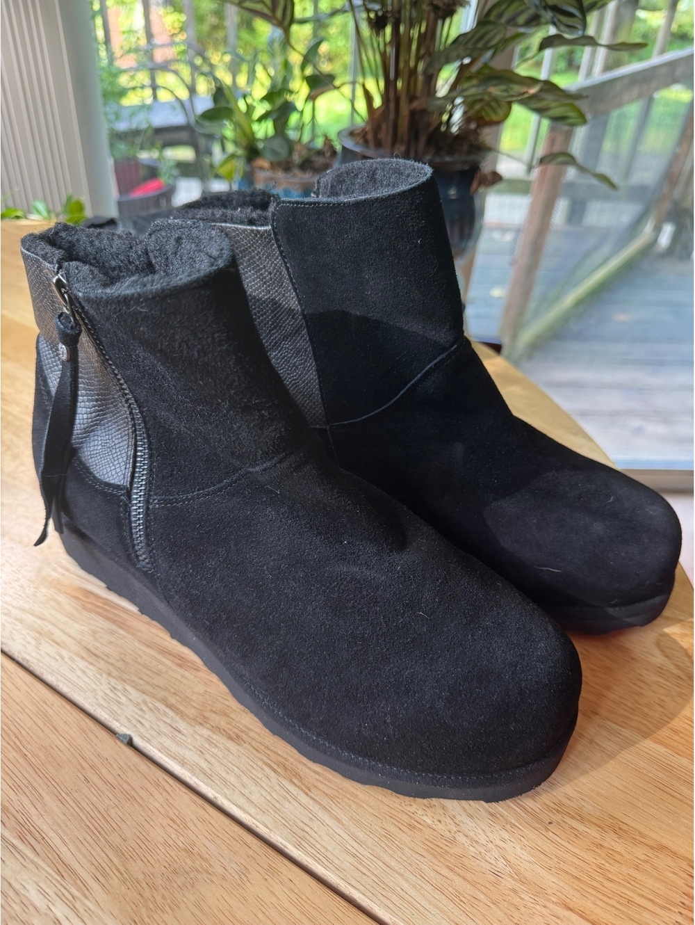 Bearpaw Megan II Wedge Women's Black Suede Boots with Shearling Lining size 11